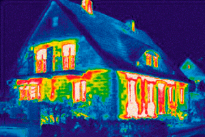 Thermografiebild Einfamilienhaus von der Seite