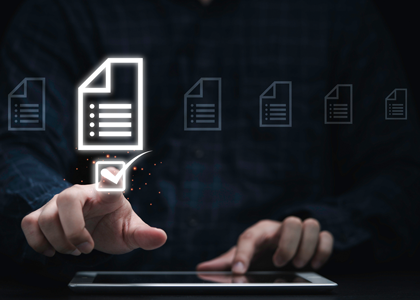 Digitale Dokumentenicons werden angeklickt