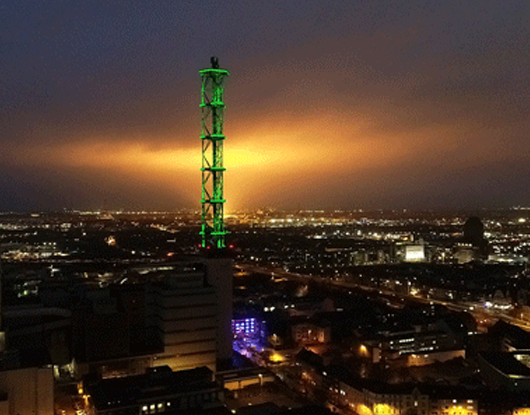 Der Stadtwerketurm bei Sonnenuntergang